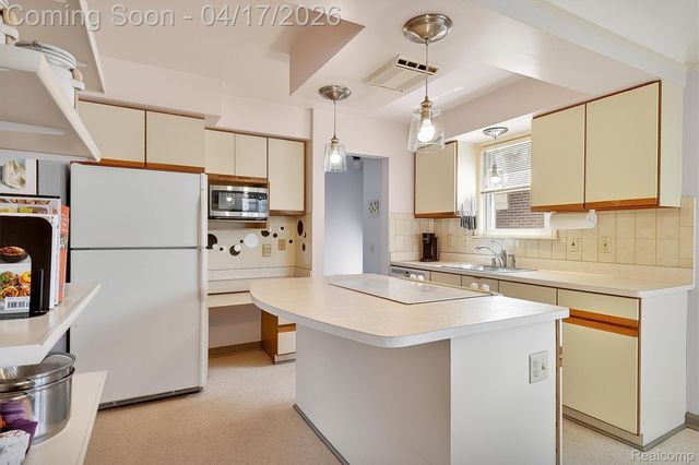 432 Kingsbury Avenue, Dearborn, MI 48128