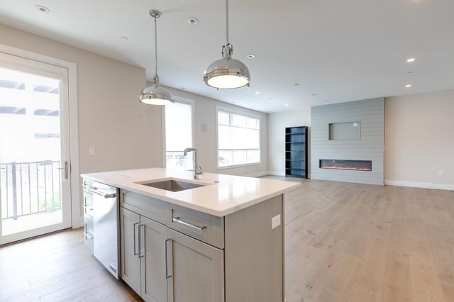 7 Baker Ct 2, Boston, MA 02125