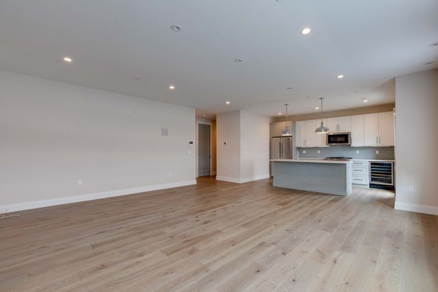 7 Baker Ct 2, Boston, MA 02125