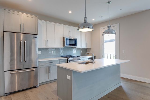 7 Baker Ct 2, Boston, MA 02125