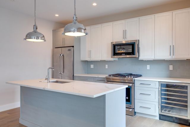 7 Baker Ct 2, Boston, MA 02125