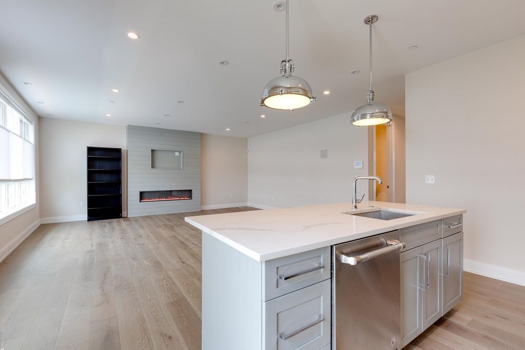 7 Baker Ct 2, Boston, MA 02125