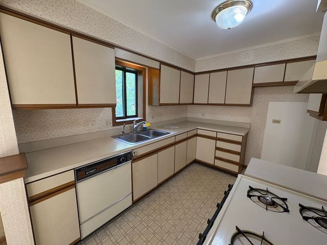 5365 NEWPORT Drive C, Lisle, IL 60532