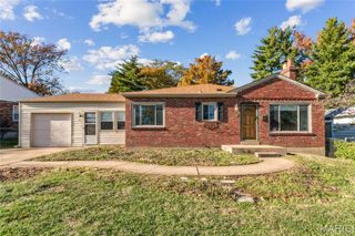 401 Cannonbury Drive, Webster Groves, MO 63119