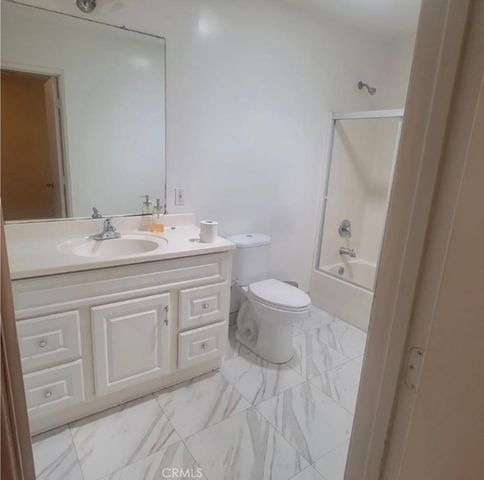 8059 Van Noord, North Hollywood, CA 91605