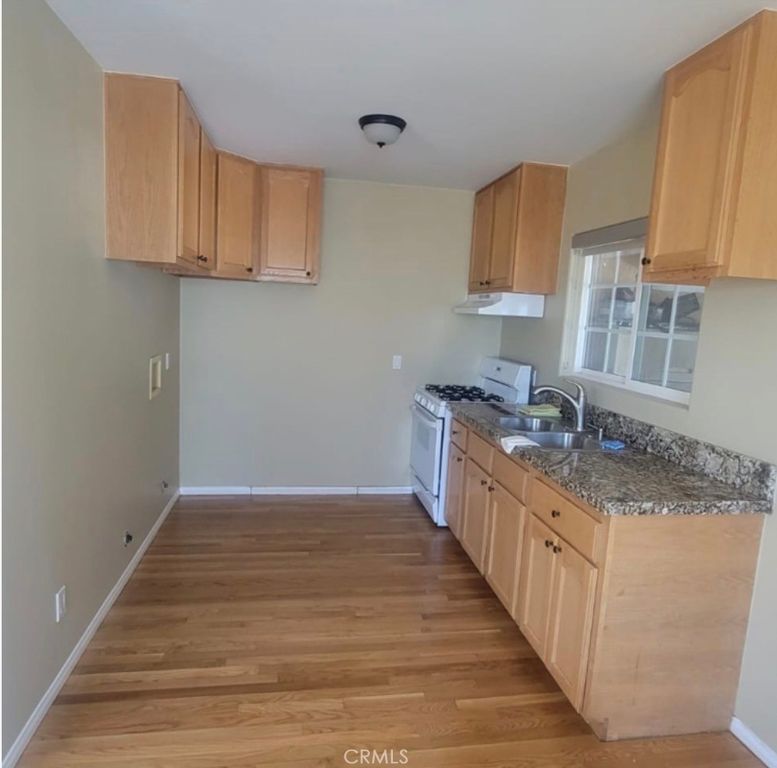8059 Van Noord, North Hollywood, CA 91605