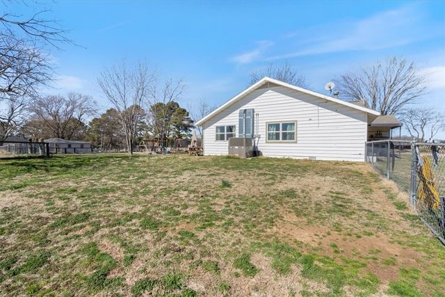 18121 Holt Road, Lincoln, AR 72744