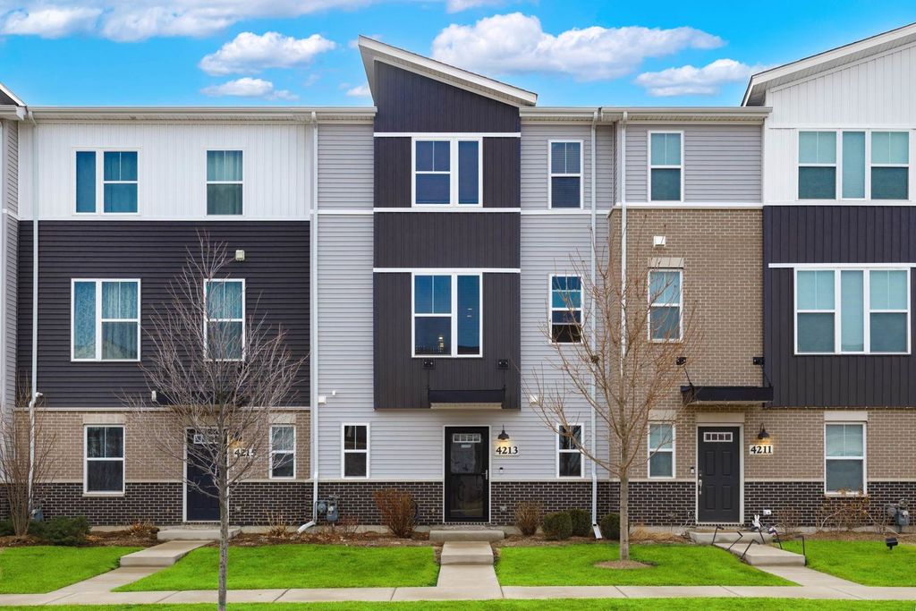 Image 1 of property listing at 4213 Calder Lane, Aurora, IL 60504