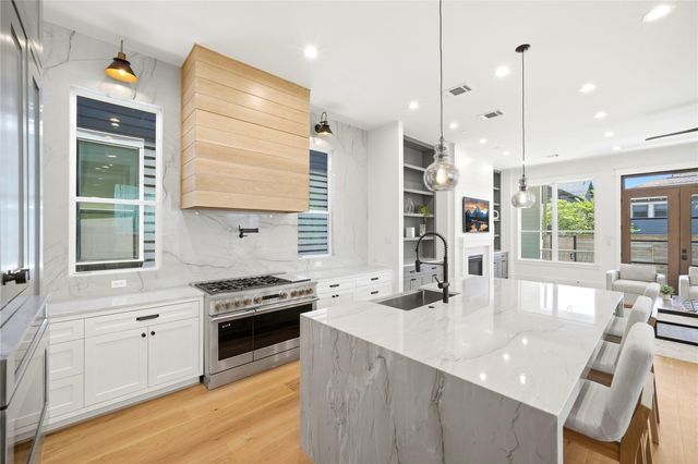 1520 Nicholson Street, Houston, TX 77008