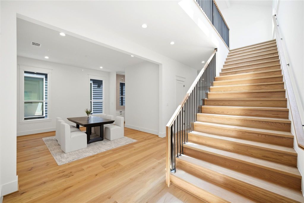 Image 11 of property listing at 1520 Nicholson Street, Houston, TX 77008