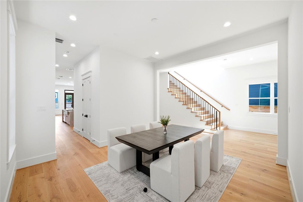 Image 12 of property listing at 1520 Nicholson Street, Houston, TX 77008