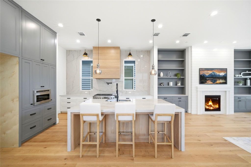 Image 5 of property listing at 1520 Nicholson Street, Houston, TX 77008