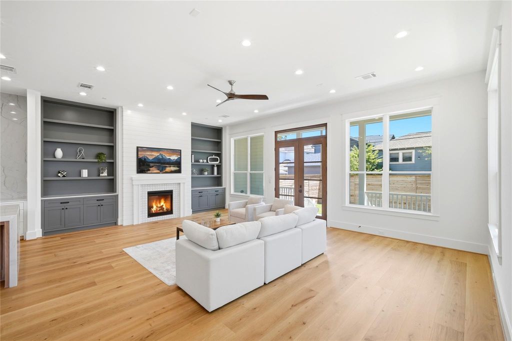 Image 7 of property listing at 1520 Nicholson Street, Houston, TX 77008
