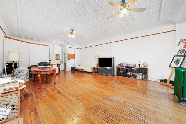 1303 W Chicago Avenue, Chicago, IL 60642