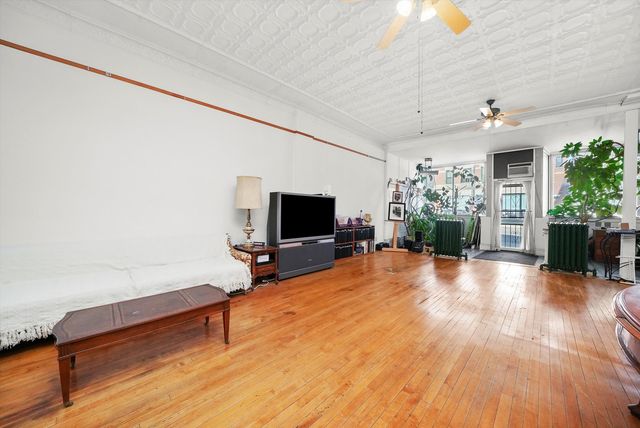 1303 W Chicago Avenue, Chicago, IL 60642