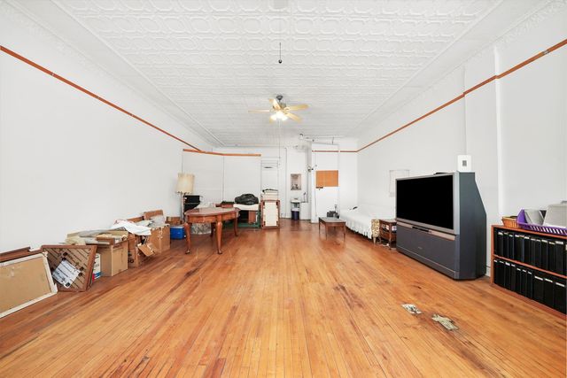 1303 W Chicago Avenue, Chicago, IL 60642