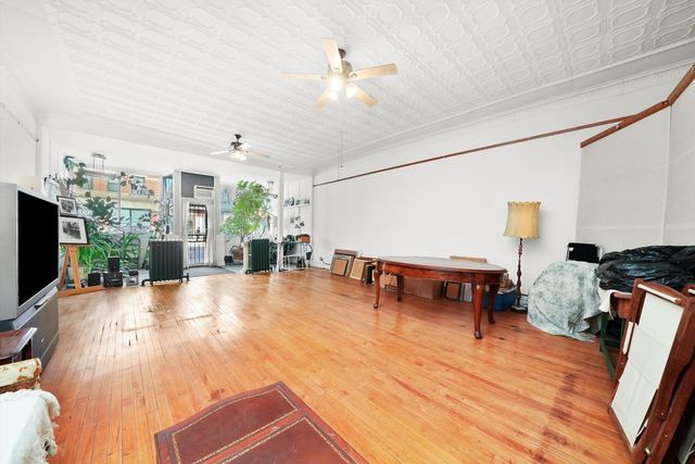 1303 W Chicago Avenue, Chicago, IL 60642