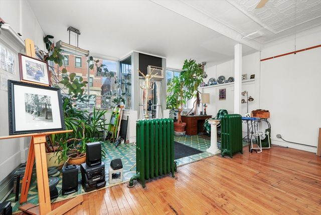 1303 W Chicago Avenue, Chicago, IL 60642