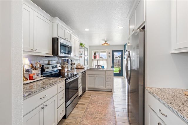 1138 Canyon Gate Drive, Siloam Springs, AR 72761