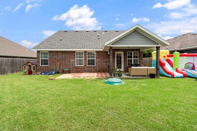 1138 Canyon Gate Drive, Siloam Springs, AR 72761