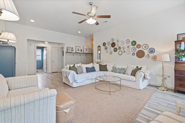 1138 Canyon Gate Drive, Siloam Springs, AR 72761