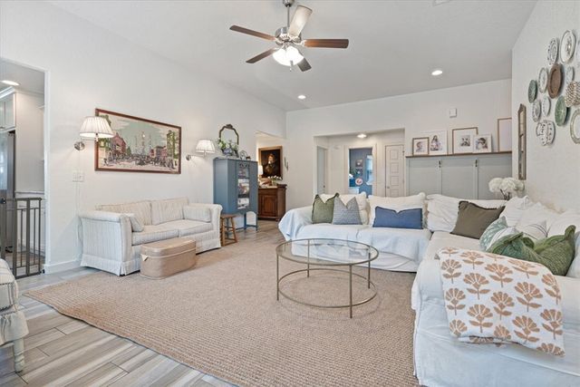 1138 Canyon Gate Drive, Siloam Springs, AR 72761