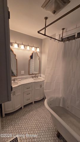 1050 E Calwell St, Louisville, KY 40204