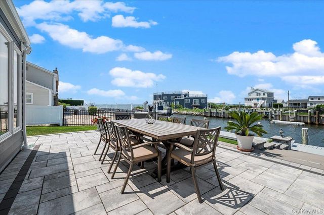 31 Shore Drive W, Copiague, NY 11726