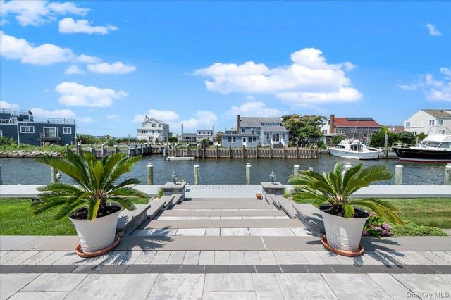 31 Shore Drive W, Copiague, NY 11726