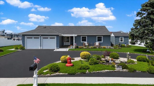 31 Shore Drive W, Copiague, NY 11726