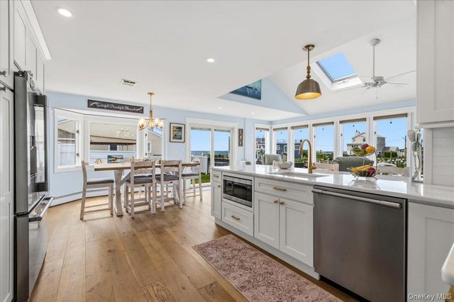 31 Shore Drive W, Copiague, NY 11726