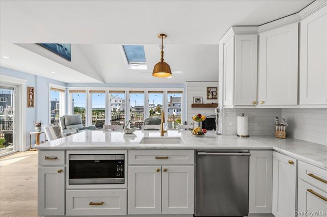 31 Shore Drive W, Copiague, NY 11726