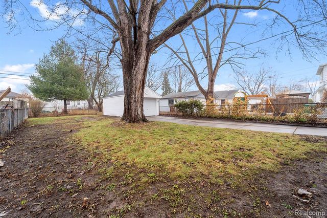 29191 Barton Street, Garden City, MI 48135