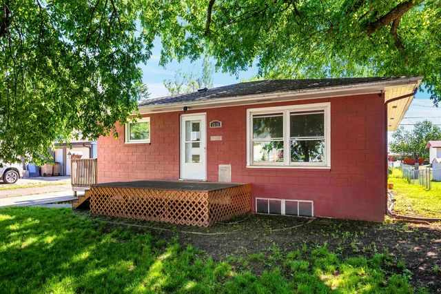 1515 1st St SE, Minot, ND 58701