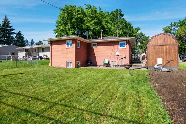 1515 1st St SE, Minot, ND 58701