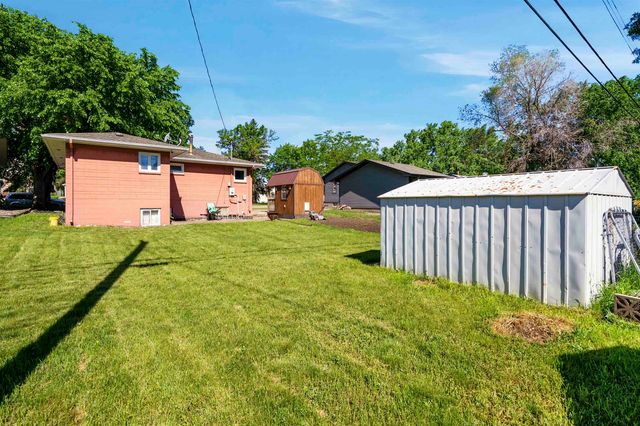 1515 1st St SE, Minot, ND 58701