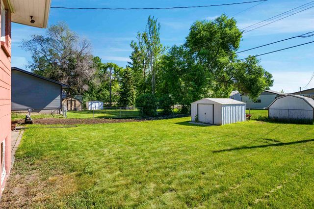 1515 1st St SE, Minot, ND 58701
