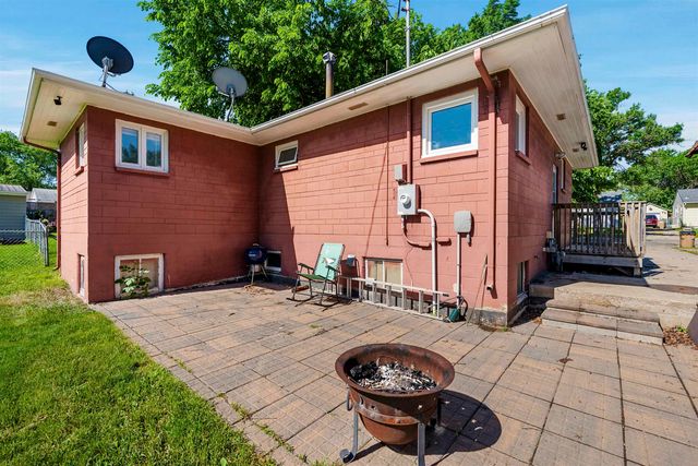 1515 1st St SE, Minot, ND 58701