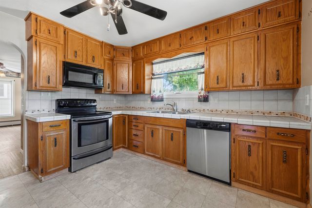 1515 1st St SE, Minot, ND 58701