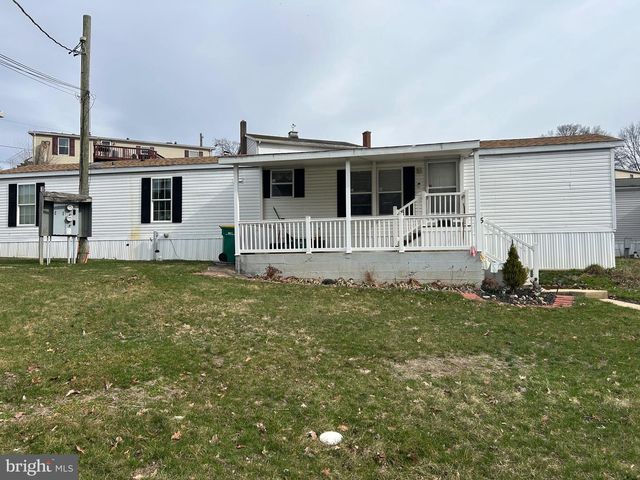 5 SUNRISE DR, Hershey, PA 17033