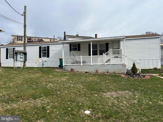 5 SUNRISE DR, Hershey, PA 17033