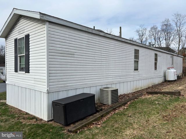 5 SUNRISE DR, Hershey, PA 17033
