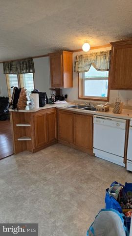 5 SUNRISE DR, Hershey, PA 17033