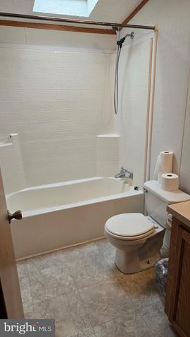 5 SUNRISE DR, Hershey, PA 17033