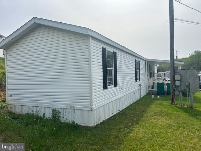 5 SUNRISE DR, Hershey, PA 17033
