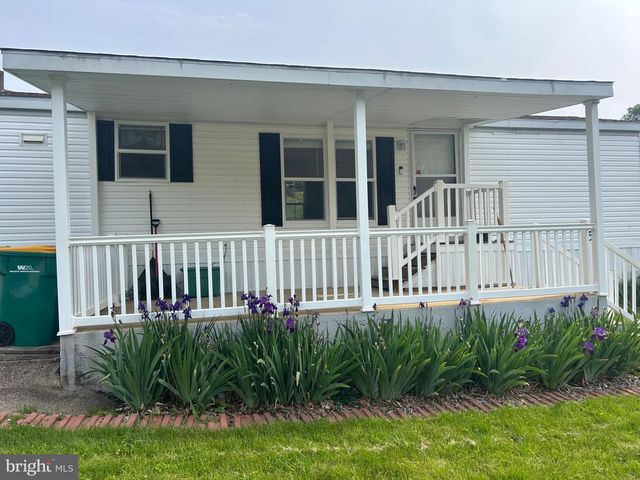 5 SUNRISE DR, Hershey, PA 17033