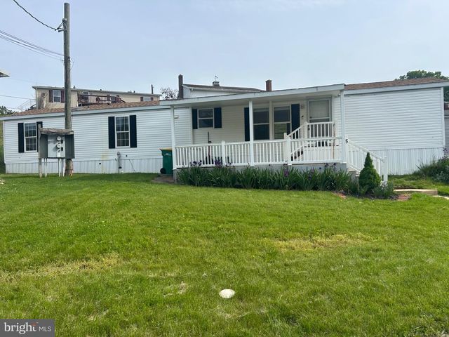 5 SUNRISE DR, Hershey, PA 17033
