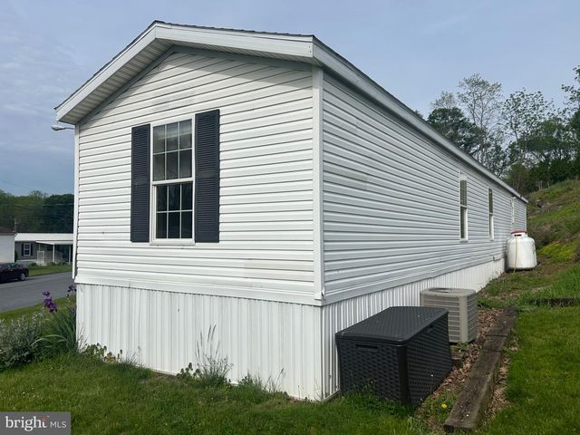 5 SUNRISE DR, Hershey, PA 17033
