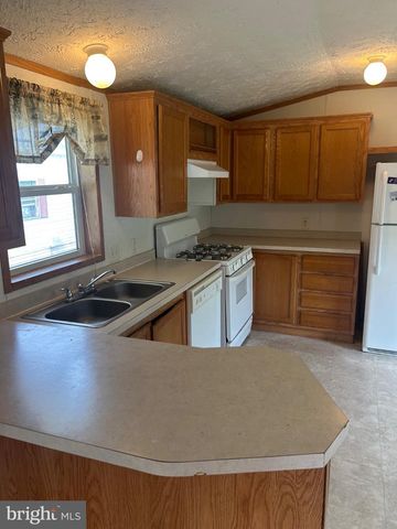 5 SUNRISE DR, Hershey, PA 17033