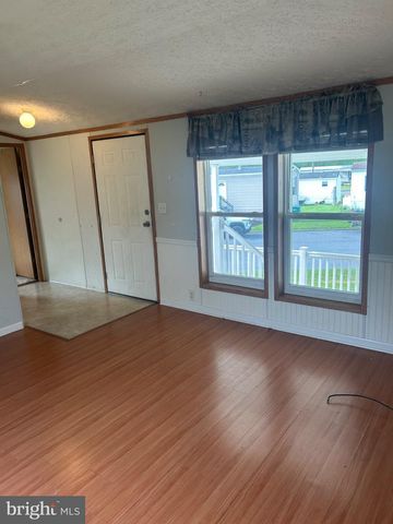 5 SUNRISE DR, Hershey, PA 17033